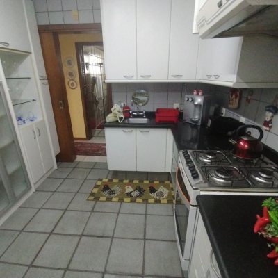Apartamentos com 140m², 3 quartos, 2 suítes, 2 garagens, no bairro Centro em Florianópolis