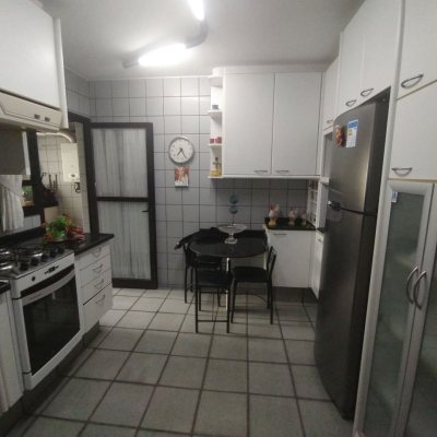 Apartamentos com 140m², 3 quartos, 2 suítes, 2 garagens, no bairro Centro em Florianópolis