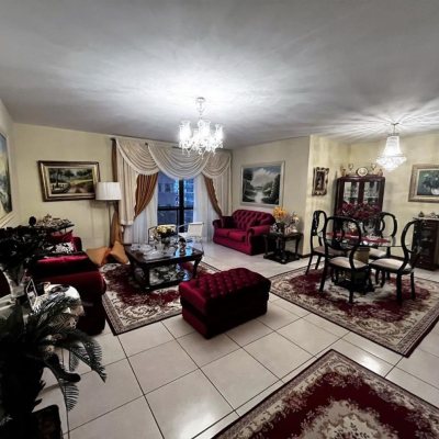 Apartamentos com 140m², 3 quartos, 2 suítes, 2 garagens, no bairro Centro em Florianópolis