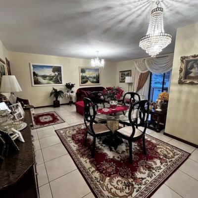 Apartamentos com 140m², 3 quartos, 2 suítes, 2 garagens, no bairro Centro em Florianópolis