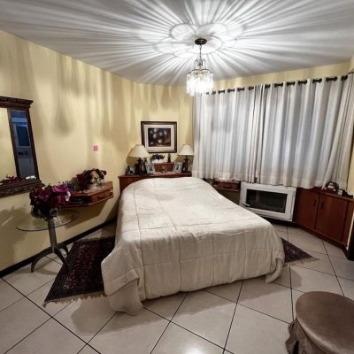 Apartamentos com 140m², 3 quartos, 2 suítes, 2 garagens, no bairro Centro em Florianópolis