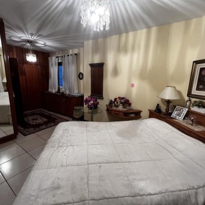 Apartamentos com 140m², 3 quartos, 2 suítes, 2 garagens, no bairro Centro em Florianópolis