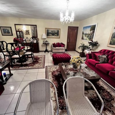 Apartamentos com 140m², 3 quartos, 2 suítes, 2 garagens, no bairro Centro em Florianópolis