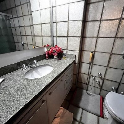 Apartamentos com 140m², 3 quartos, 2 suítes, 2 garagens, no bairro Centro em Florianópolis