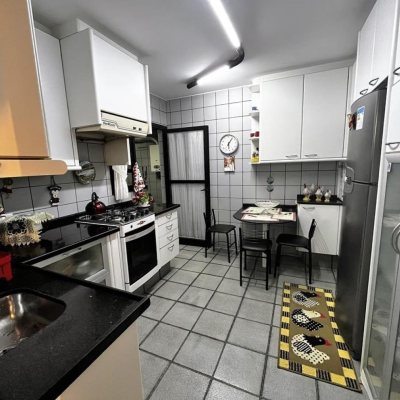 Apartamentos com 140m², 3 quartos, 2 suítes, 2 garagens, no bairro Centro em Florianópolis