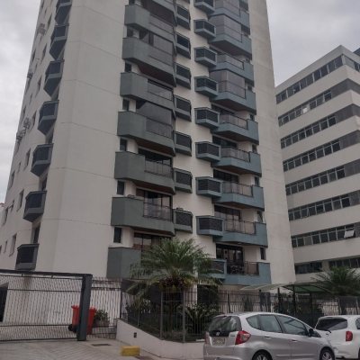 Apartamentos com 140m², 3 quartos, 2 suítes, 2 garagens, no bairro Centro em Florianópolis