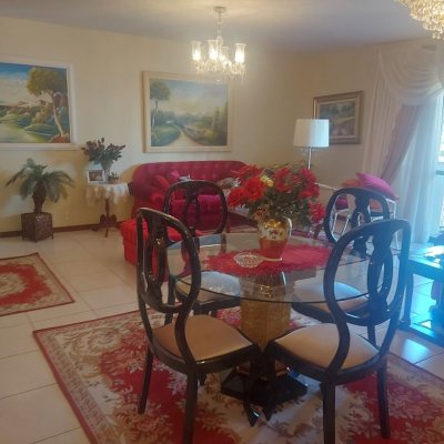 Apartamentos com 140m², 3 quartos, 2 suítes, 2 garagens, no bairro Centro em Florianópolis