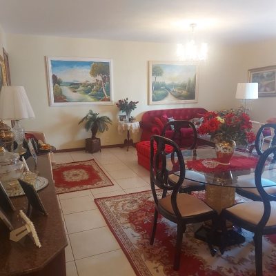 Apartamentos com 140m², 3 quartos, 2 suítes, 2 garagens, no bairro Centro em Florianópolis