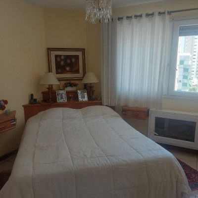 Apartamentos com 140m², 3 quartos, 2 suítes, 2 garagens, no bairro Centro em Florianópolis