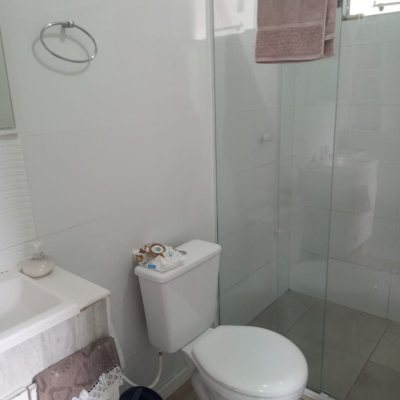 Casa Residencial com 56m², 3 quartos, 1 suíte, 4 garagens, no bairro Rio Vermelho em Florianópolis