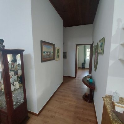 Casa Residencial com 162m², 4 quartos, 1 suíte, 3 garagens, no bairro Campeche em Florianópolis