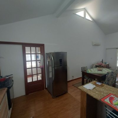 Casa Residencial com 162m², 4 quartos, 1 suíte, 3 garagens, no bairro Campeche em Florianópolis