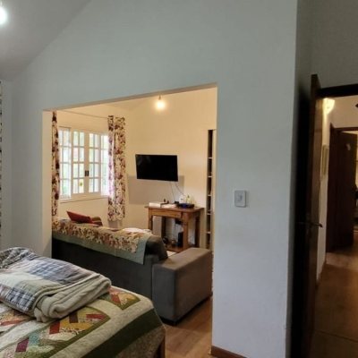 Casa Residencial com 162m², 4 quartos, 1 suíte, 3 garagens, no bairro Campeche em Florianópolis