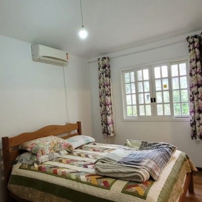 Casa Residencial com 162m², 4 quartos, 1 suíte, 3 garagens, no bairro Campeche em Florianópolis