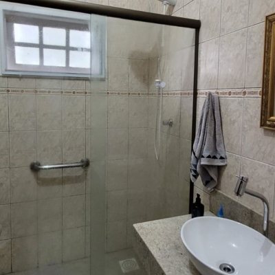 Casa Residencial com 162m², 4 quartos, 1 suíte, 3 garagens, no bairro Campeche em Florianópolis