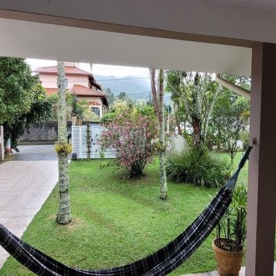 Casa Residencial com 162m², 4 quartos, 1 suíte, 3 garagens, no bairro Campeche em Florianópolis