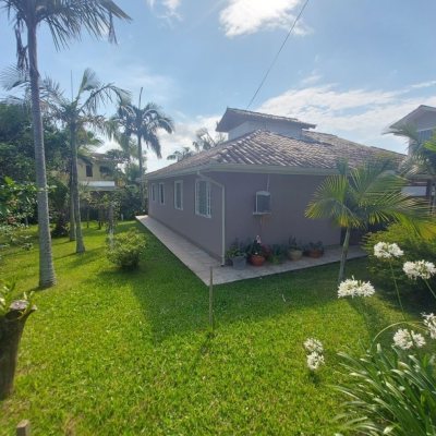 Casa Residencial com 162m², 4 quartos, 1 suíte, 3 garagens, no bairro Campeche em Florianópolis