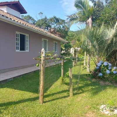 Casa Residencial com 162m², 4 quartos, 1 suíte, 3 garagens, no bairro Campeche em Florianópolis