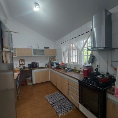 Casa Residencial com 162m², 4 quartos, 1 suíte, 3 garagens, no bairro Campeche em Florianópolis