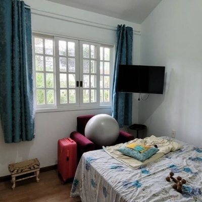 Casa Residencial com 162m², 4 quartos, 1 suíte, 3 garagens, no bairro Campeche em Florianópolis