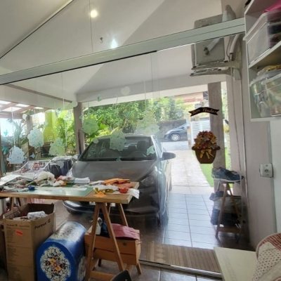 Casa Residencial com 162m², 4 quartos, 1 suíte, 3 garagens, no bairro Campeche em Florianópolis