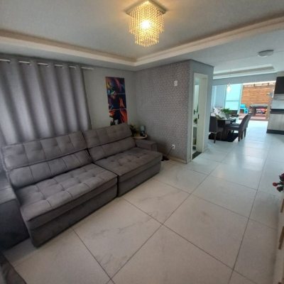 Casa Residencial com 158m², 3 quartos, 3 suítes, 2 garagens, no bairro São João Do Rio Vermelho em Florianópolis