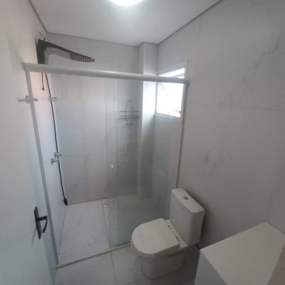 Casa Residencial com 158m², 3 quartos, 3 suítes, 2 garagens, no bairro São João Do Rio Vermelho em Florianópolis