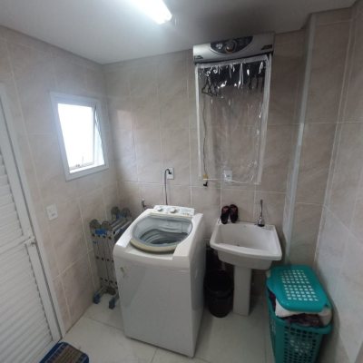 Casa Residencial com 158m², 3 quartos, 3 suítes, 2 garagens, no bairro São João Do Rio Vermelho em Florianópolis