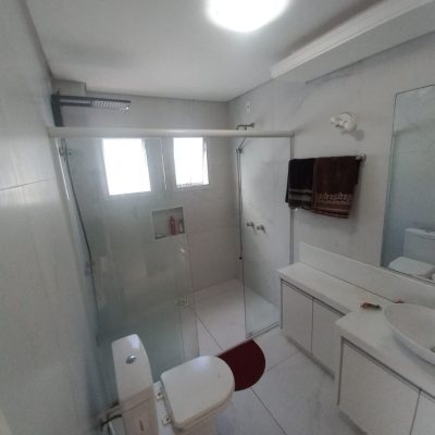 Casa Residencial com 158m², 3 quartos, 3 suítes, 2 garagens, no bairro São João Do Rio Vermelho em Florianópolis