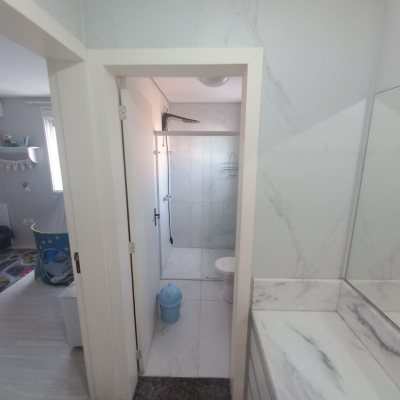 Casa Residencial com 158m², 3 quartos, 3 suítes, 2 garagens, no bairro São João Do Rio Vermelho em Florianópolis