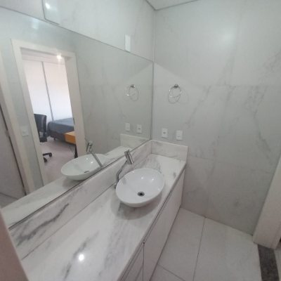 Casa Residencial com 158m², 3 quartos, 3 suítes, 2 garagens, no bairro São João Do Rio Vermelho em Florianópolis