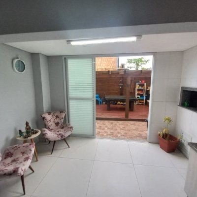 Casa Residencial com 158m², 3 quartos, 3 suítes, 2 garagens, no bairro São João Do Rio Vermelho em Florianópolis