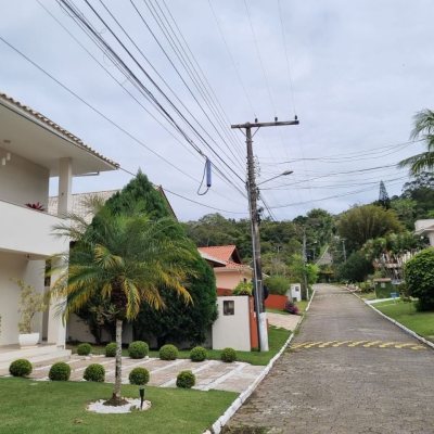 Casa em Condomínio com 517m², 5 quartos, 3 suítes, 4 garagens, no bairro Sambaqui em Florianópolis