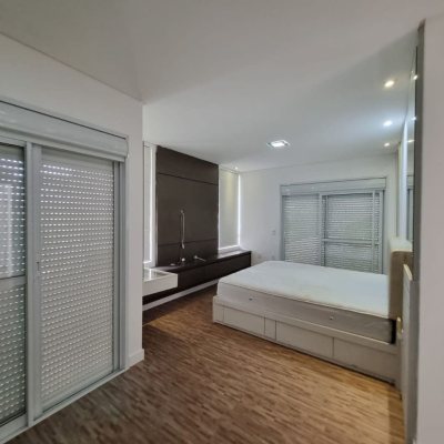 Casa em Condomínio com 517m², 5 quartos, 3 suítes, 4 garagens, no bairro Sambaqui em Florianópolis