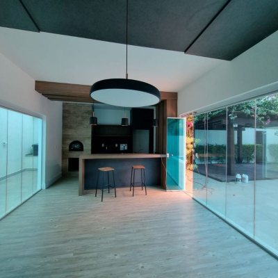 Casa em Condomínio com 517m², 5 quartos, 3 suítes, 4 garagens, no bairro Sambaqui em Florianópolis