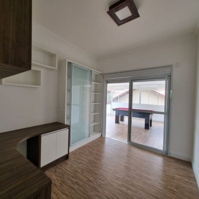 Casa em Condomínio com 517m², 5 quartos, 3 suítes, 4 garagens, no bairro Sambaqui em Florianópolis