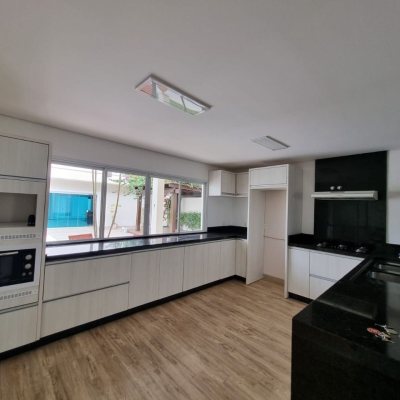 Casa em Condomínio com 517m², 5 quartos, 3 suítes, 4 garagens, no bairro Sambaqui em Florianópolis