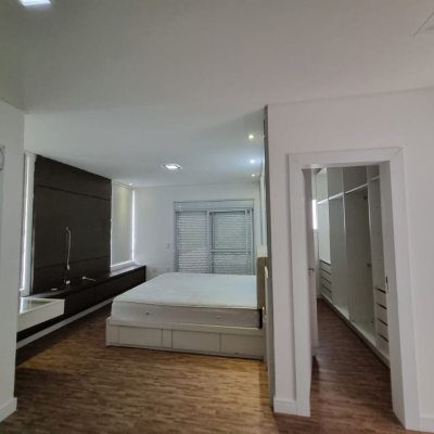 Casa em Condomínio com 517m², 5 quartos, 3 suítes, 4 garagens, no bairro Sambaqui em Florianópolis