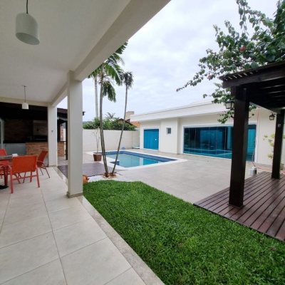 Casa em Condomínio com 517m², 5 quartos, 3 suítes, 4 garagens, no bairro Sambaqui em Florianópolis