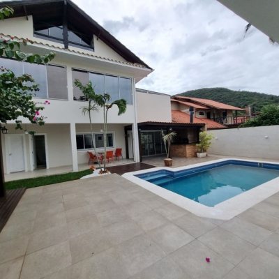 Casa em Condomínio com 517m², 5 quartos, 3 suítes, 4 garagens, no bairro Sambaqui em Florianópolis