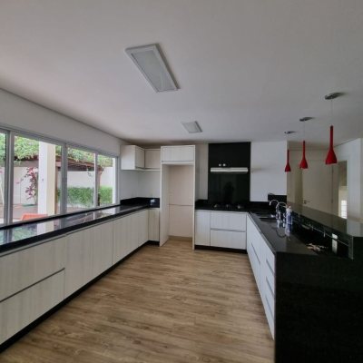 Casa em Condomínio com 517m², 5 quartos, 3 suítes, 4 garagens, no bairro Sambaqui em Florianópolis