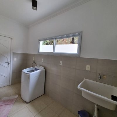 Casa em Condomínio com 517m², 5 quartos, 3 suítes, 4 garagens, no bairro Sambaqui em Florianópolis