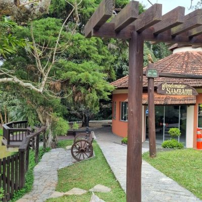 Casa em Condomínio com 517m², 5 quartos, 3 suítes, 4 garagens, no bairro Sambaqui em Florianópolis