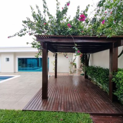 Casa em Condomínio com 517m², 5 quartos, 3 suítes, 4 garagens, no bairro Sambaqui em Florianópolis