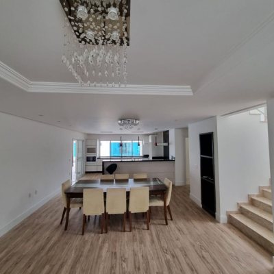 Casa em Condomínio com 517m², 5 quartos, 3 suítes, 4 garagens, no bairro Sambaqui em Florianópolis