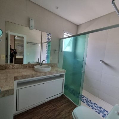 Casa em Condomínio com 517m², 5 quartos, 3 suítes, 4 garagens, no bairro Sambaqui em Florianópolis