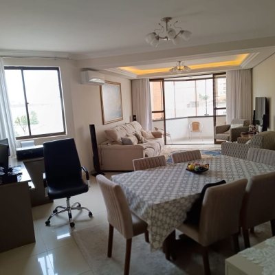 Apartamentos com 128m², 3 quartos, 1 suíte, 1 garagem, no bairro Estreito em Florianópolis