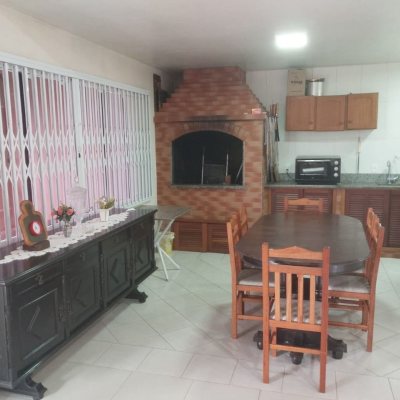 Casa Residencial com 295m², 4 quartos, 2 suítes, 3 garagens, no bairro Trindade em Florianópolis