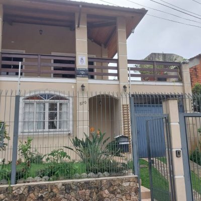 Casa Residencial com 295m², 4 quartos, 2 suítes, 3 garagens, no bairro Trindade em Florianópolis