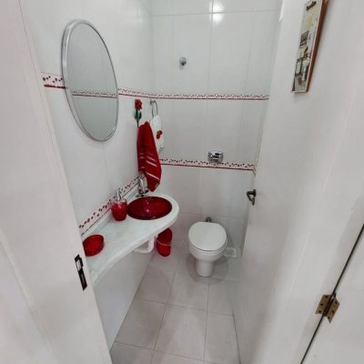 Casa Residencial com 295m², 4 quartos, 2 suítes, 3 garagens, no bairro Trindade em Florianópolis